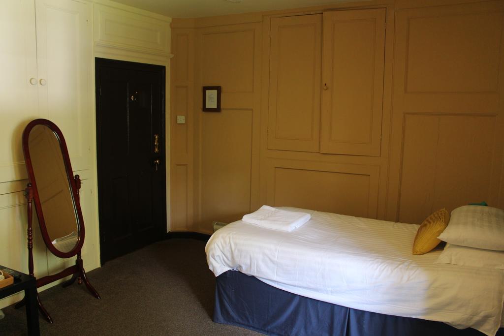 The Fat Pigeon Guest House Yeovil Room photo